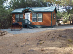 Lake of the Springs Camping Resort Cabin 5, Oregon House